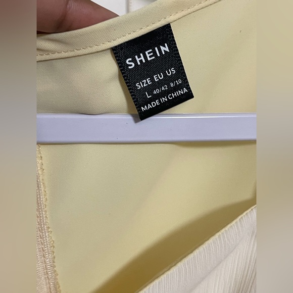 Yellow dress - Picture 6 of 8